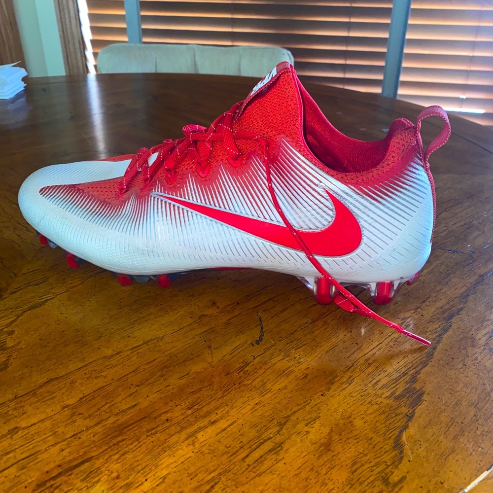 Men’s red/white vapor elite football cleats
